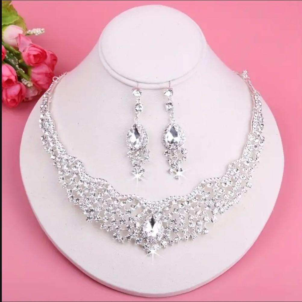 High-end Atmospheric Necklace + Earring