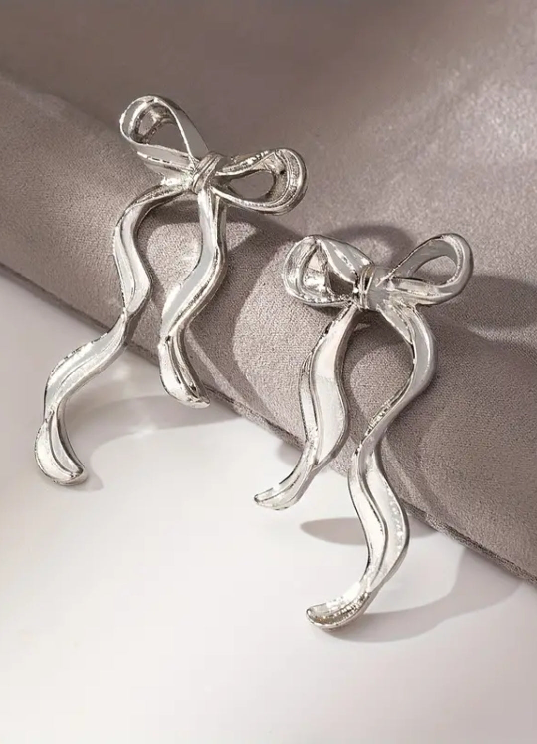 Bow earrings