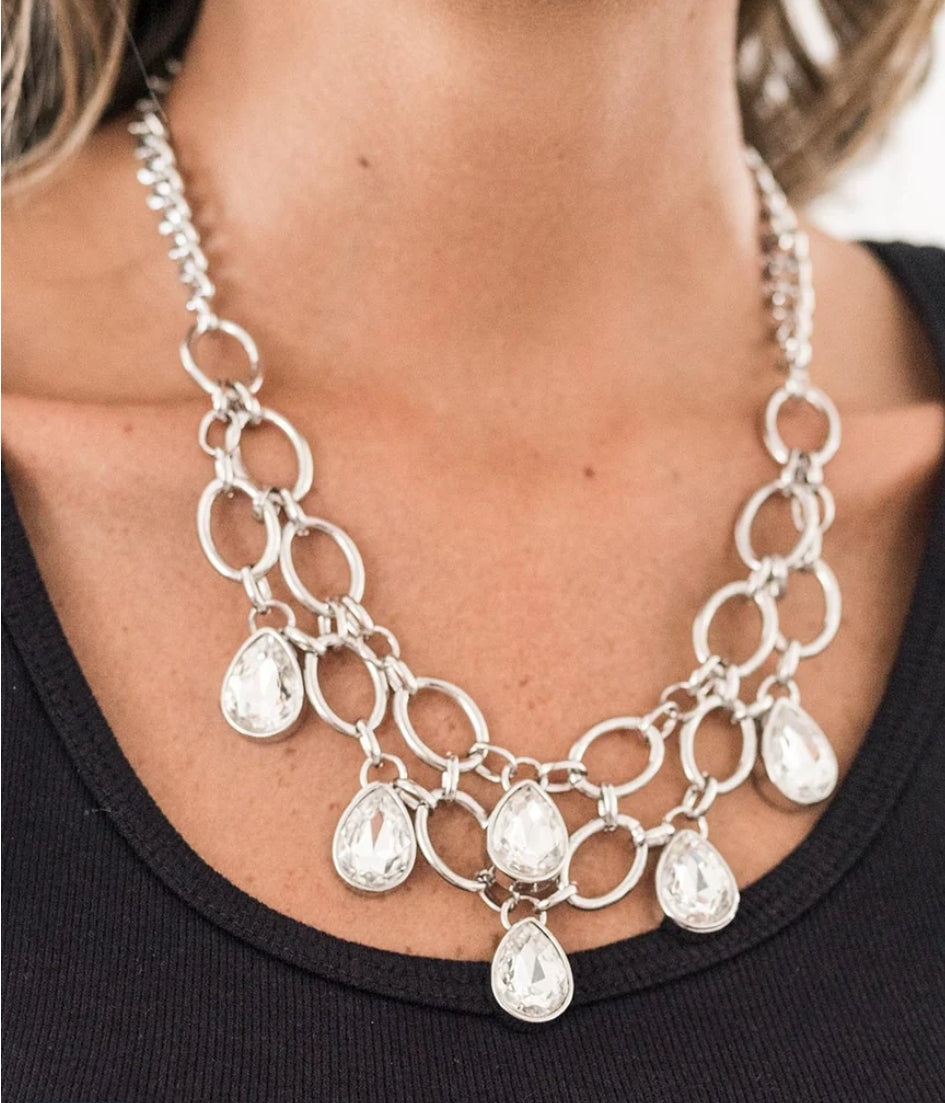 Show stopping shimmer necklace