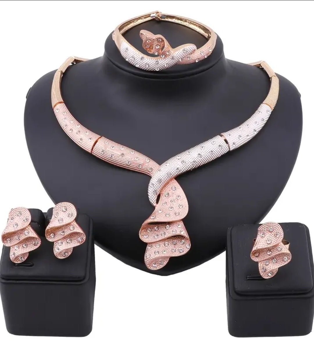 4pc. Elegant Necklace set