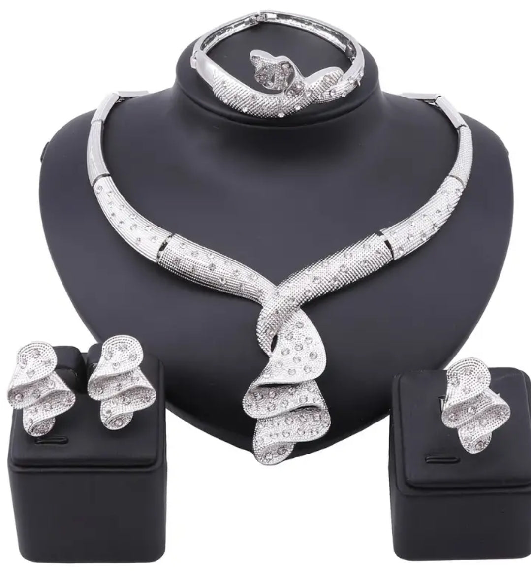 4pc. Elegant Necklace set