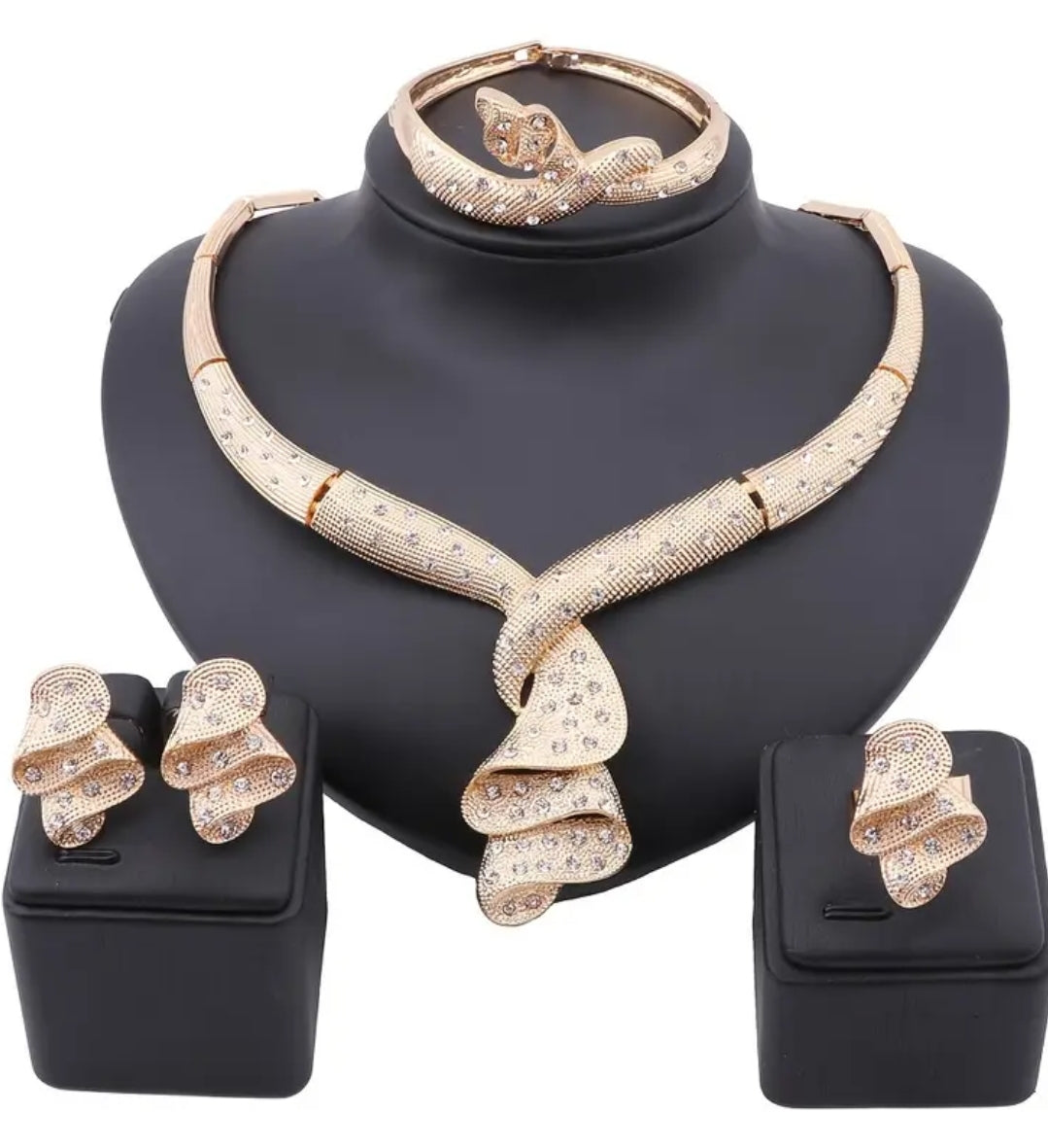 4pc. Elegant Necklace set