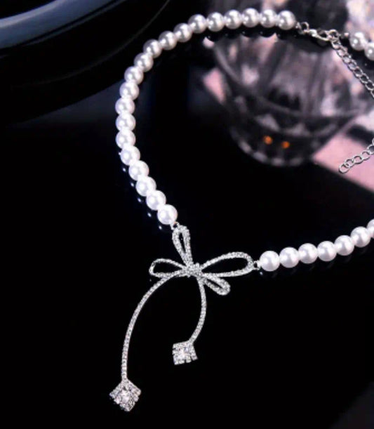 Pearl necklace w/silver bow