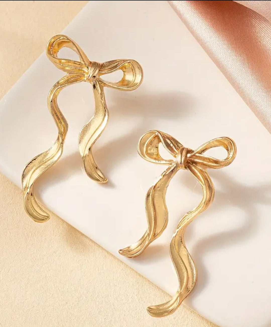 Bow earrings