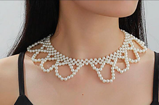 Pearl cut out collar necklace