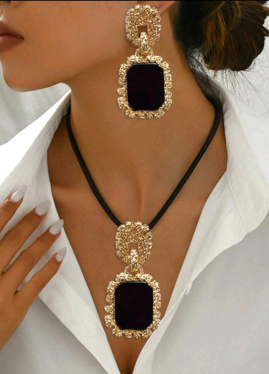 Gold and black necklace set
