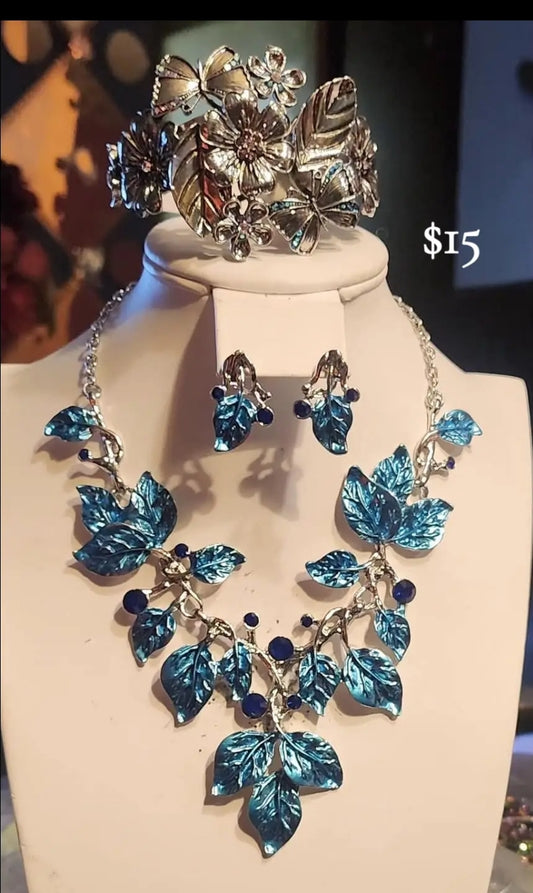Blue leaves set