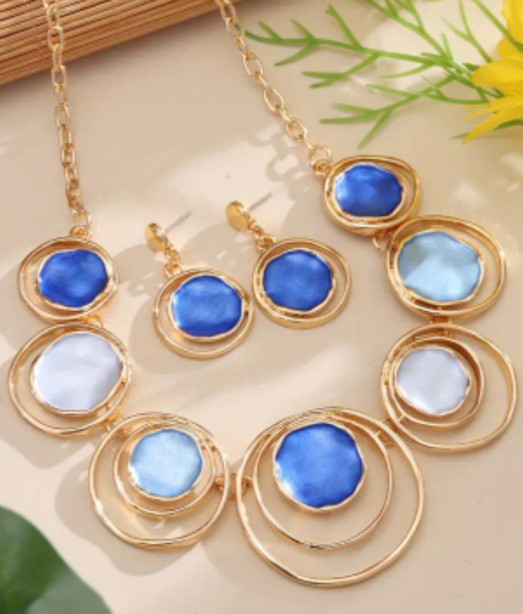 GOLD AND ENAMEL GLOSSY NECKLACE