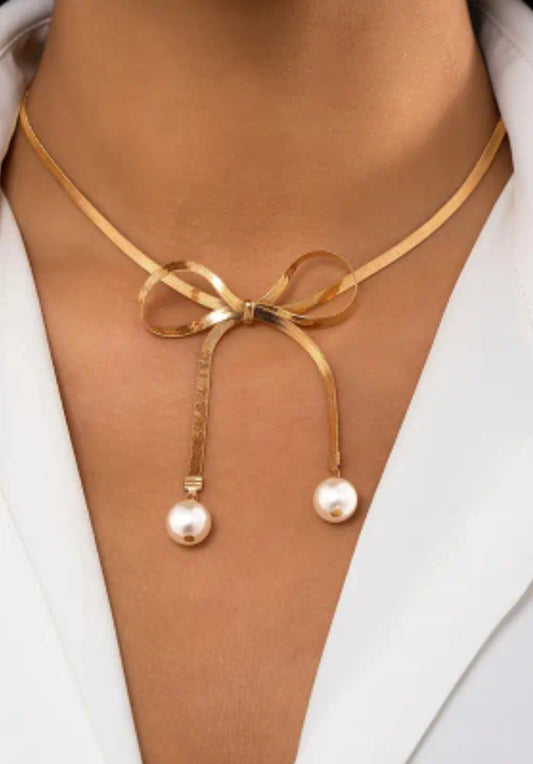 GOLD BOW NECKLACE WITH PEARLS