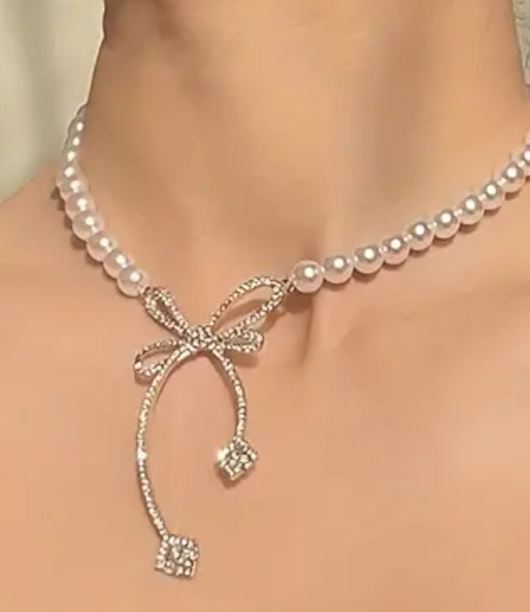 PEARL & RHINESTONE BOW NECKLACCE