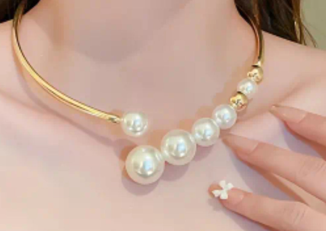 PEARL & GOLD COLLAR NECKLACE