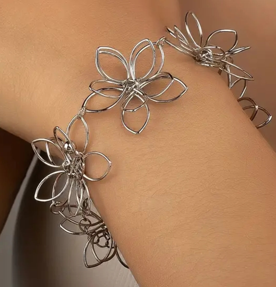 SILVER WIRE BRACELET