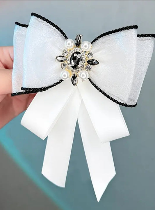 VINTAGE LACE BOW BROOCH