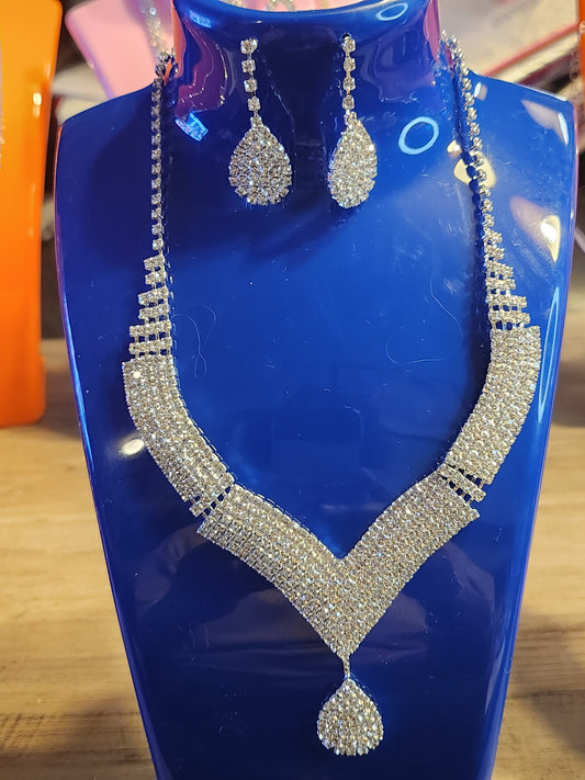 WATERDROP RHINESTONE NECKLACE