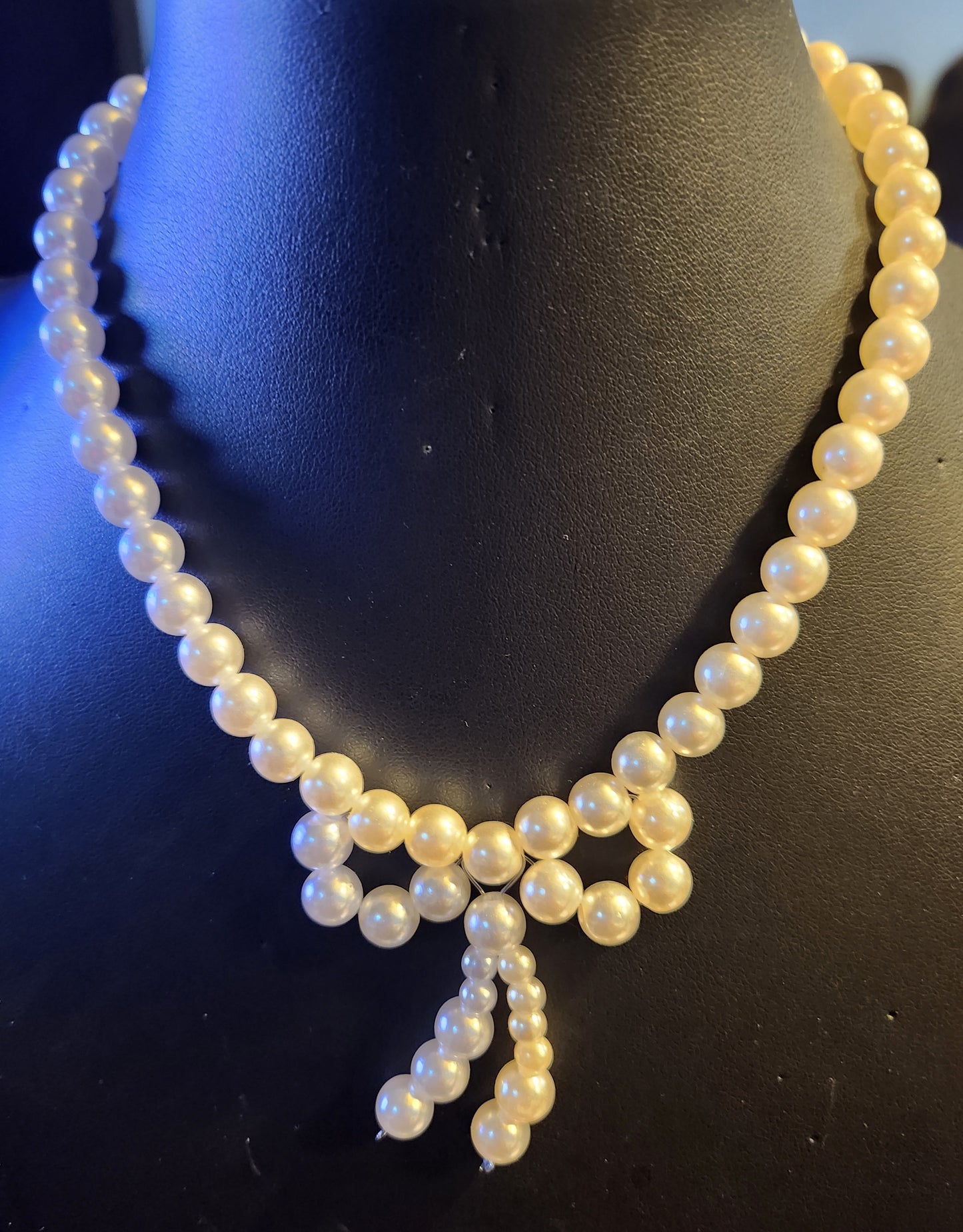 PEARL BOW NECKLACE