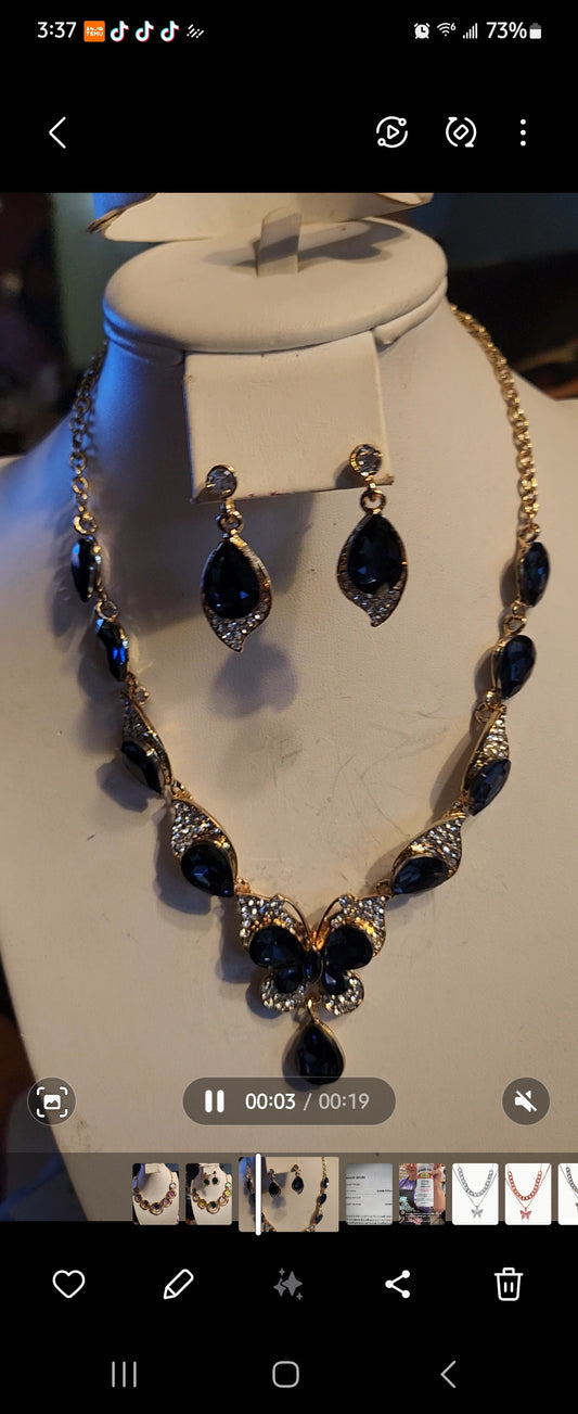Elegant blue and gold necklace