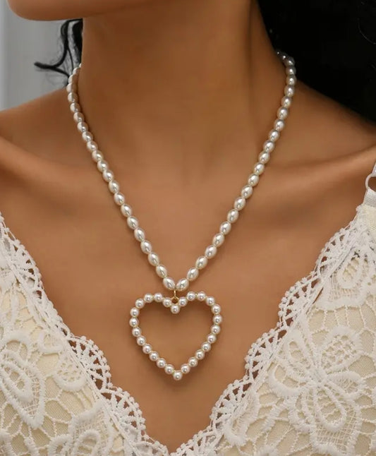 Pearl necklace with heart