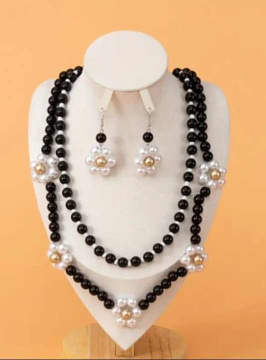 Black and white pearls with flower